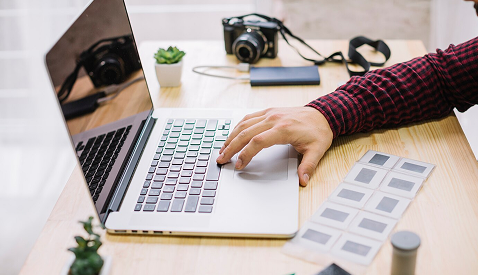 Helpdesk extension that overlays knowledge base articles